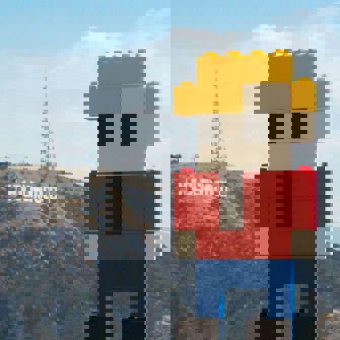 Image of LEGO George traveling the world, in front of the Hollywood sign