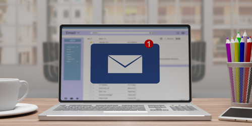 Laptop showing the open rate for email marketing.
