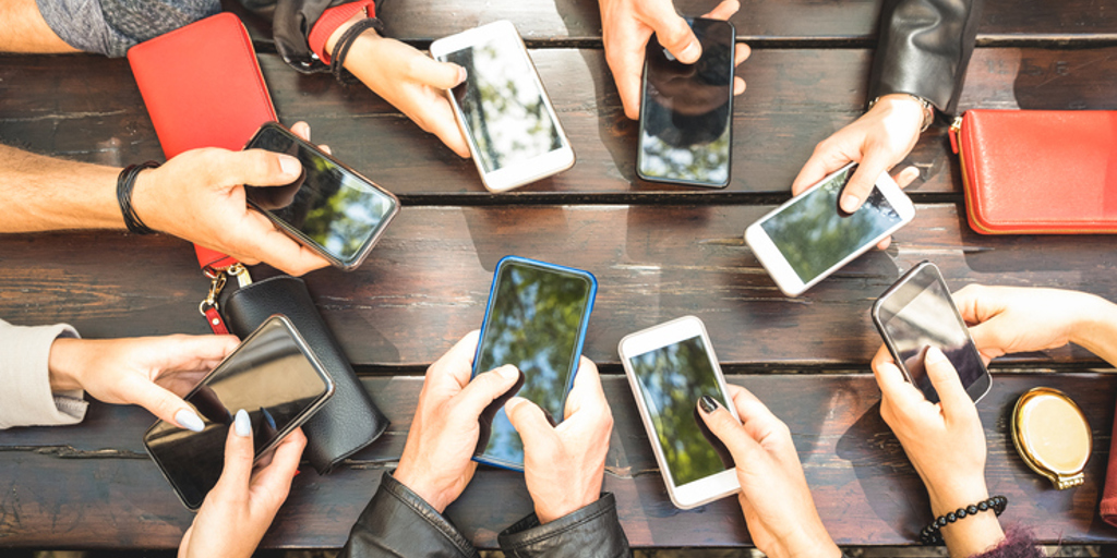 Native Apps vs. Progressive Web Apps: Choosing the Right Mobile App for Your Business alt text